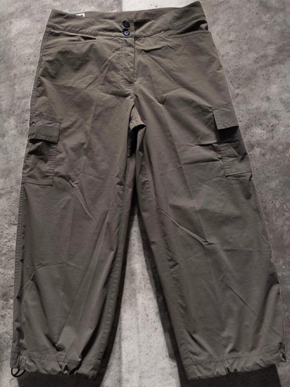 EUC TILLEY (8) Casual Athleisure Cargo Crop Pants Brown